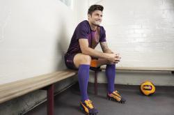 AYXapp下载-威尔士打穿安哥拉防线，伊布化身关键先生改写战局