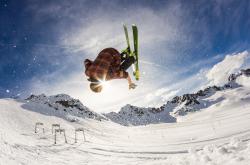 爱游戏APP-佩德里无解魔法撕裂防线，利物浦战术困境暴露无解难题