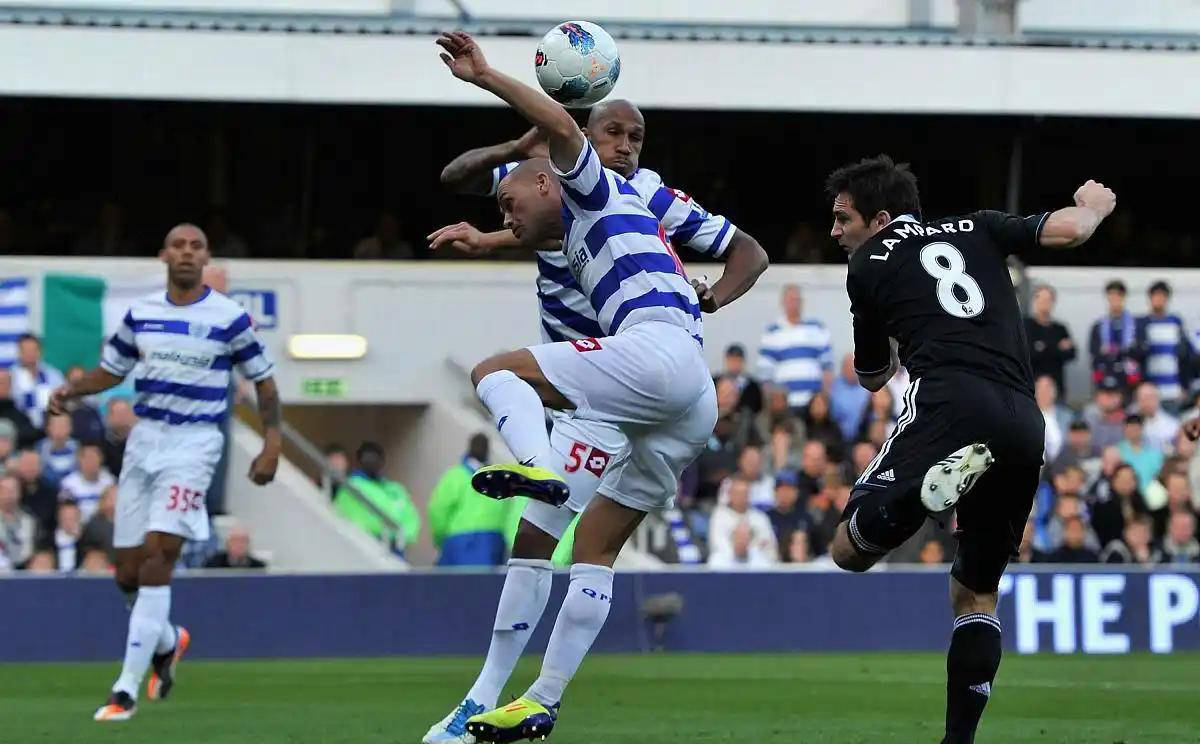 哈德斯菲尔德队在比赛中表现出色，获得重要胜利的简单介绍