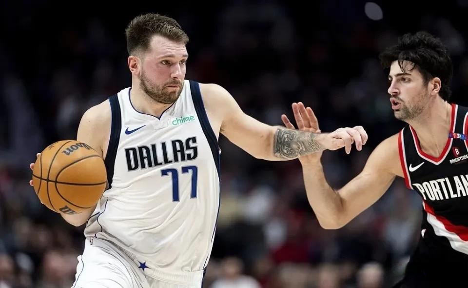 关于独行侠惊险胜骑士，东契奇独揽三双刷新记录的信息