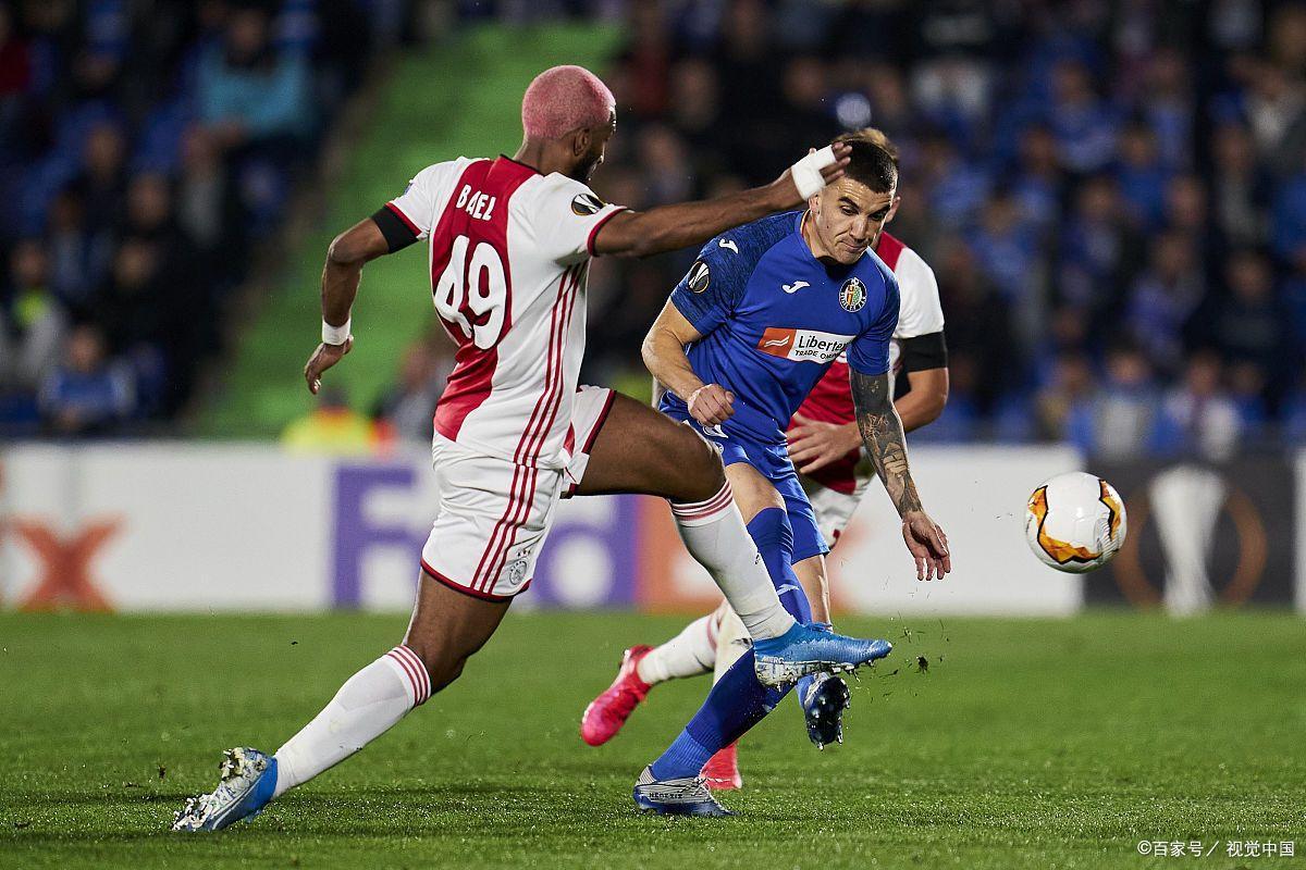 阿贾克斯在客场获胜，继续领跑荷甲