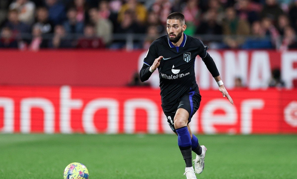 关于卡利亚里新后卫表现出色，展现潜力成为球队中流砥柱的信息