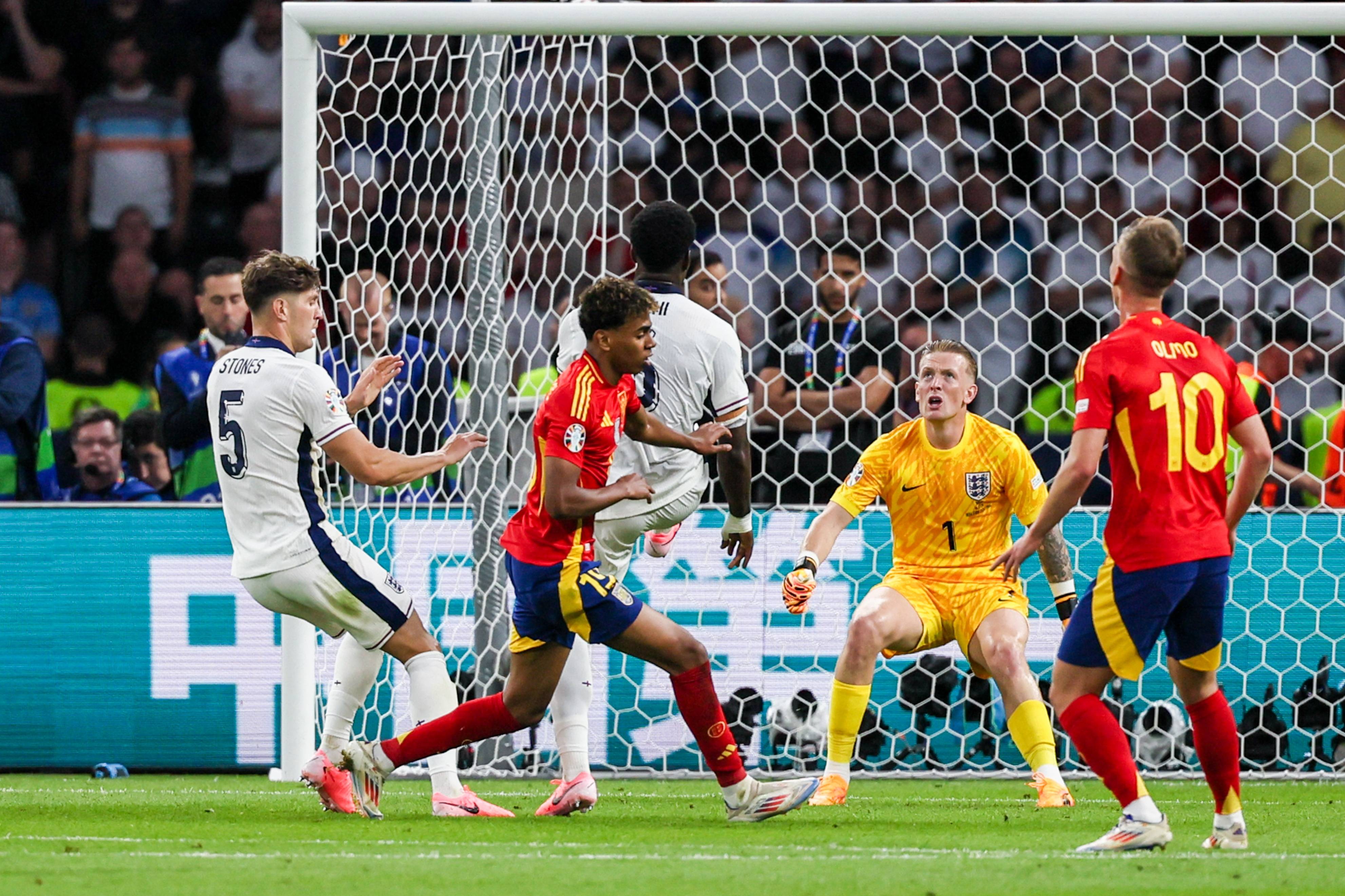 英格兰绝杀韩国，莫德里奇扛起全队的简单介绍