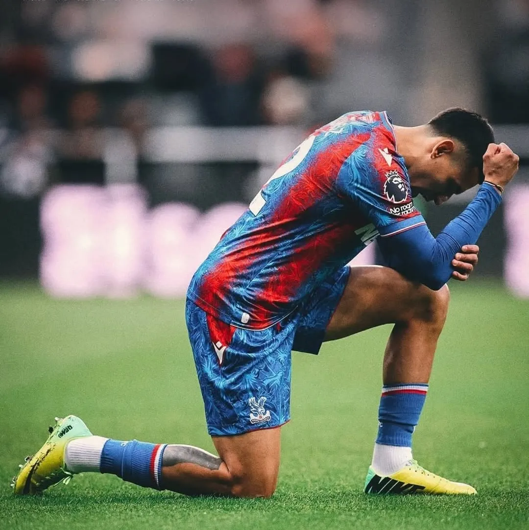 卡利亚里球员努力拼搏,不幸失利 卡利亚里球员努力拼搏,不幸失利