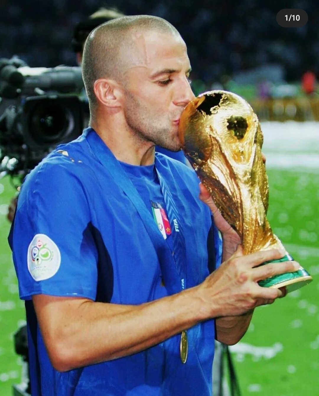 关于意大利足球赛场上一名年轻球员才艺尽显的信息 关于意大利足球赛场上一名年轻球员才艺尽显的信息