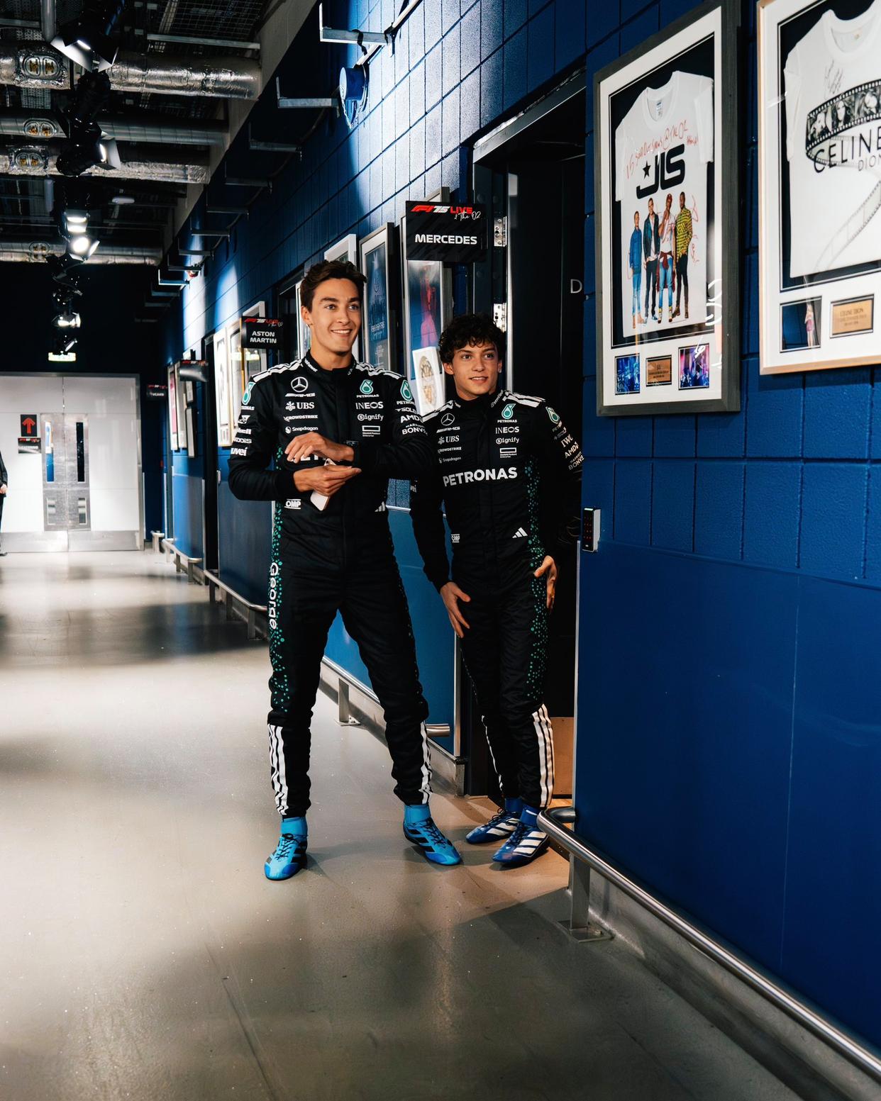 包含索伯车队完胜红牛二队,拉塞尔惊艳四座的词条 包含索伯车队完胜红牛二队,拉塞尔惊艳四座的词条