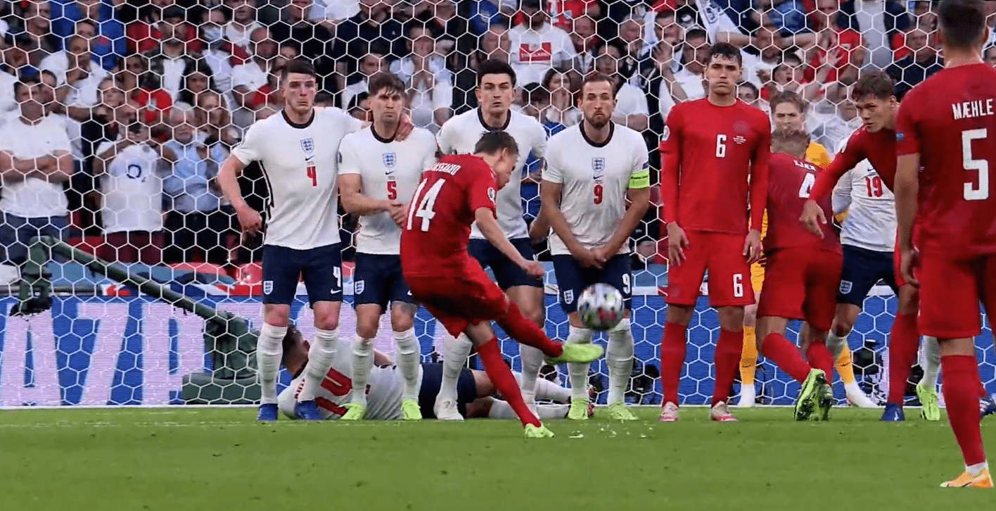 包含中国羽毛球队鏖战英格兰羽毛球队，戴资颖打破历史纪录的词条