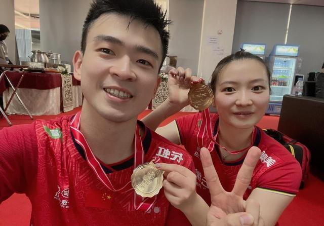 包含印尼队轻取中国队，辛杜状态火热的词条