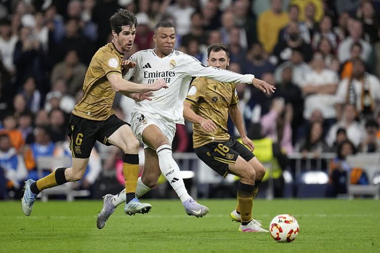 包含皇马惊险晋级,防线失误暴露问题的词条 包含皇马惊险晋级,防线失误暴露问题的词条