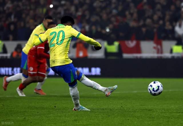 阿森纳轻取巴萨，皮克带队取胜