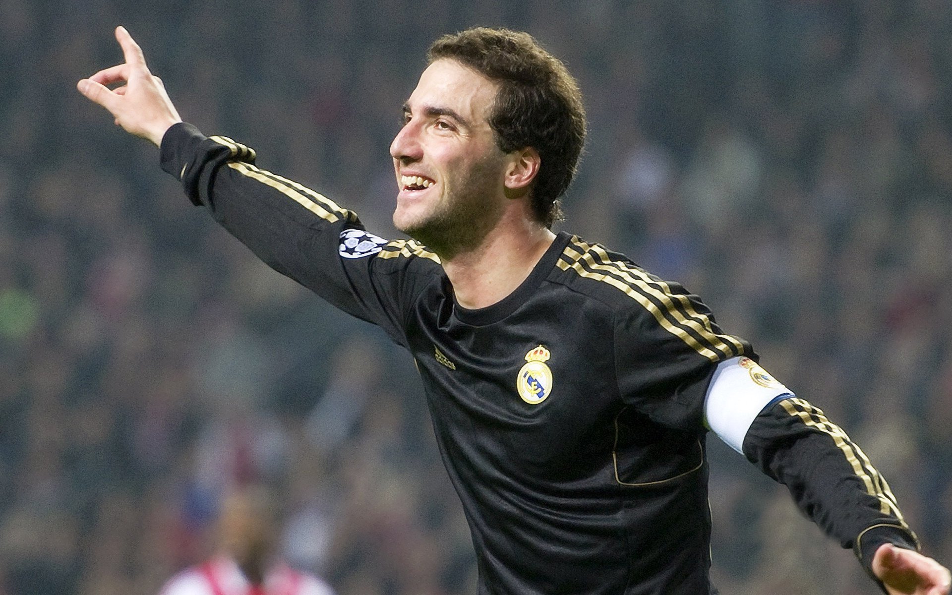 阿坎吉的闪电一击,欧冠半决赛之夜,悬念在开场哨声中消散