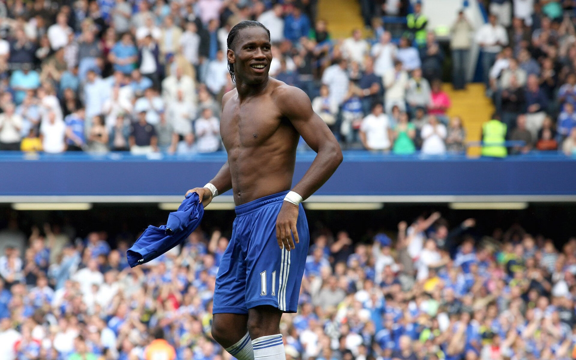 塞维利亚横扫丹麦,孔德带队取胜,诠释铁血与艺术的完美融合